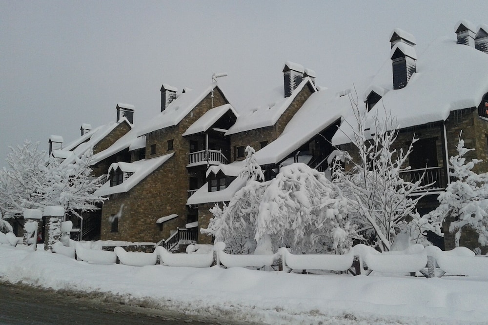 APARTMENT FOR RENT ON THE SKI TRACKS AND D'AIGÜESTORTES NATIONAL PARK