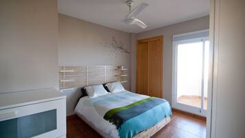 3 chambres, coffres-forts dans les chambres, fer et planche Ă repasser