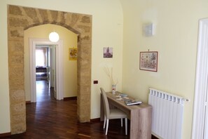 2 bedrooms, desk, iron/ironing board, free WiFi - Large apartment - historic center in Palermo noble palace-Teatro Massimo (Palermo)