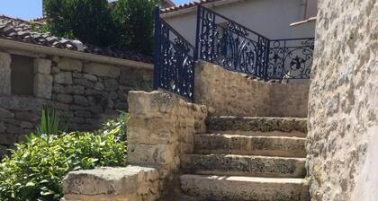 Completely renovated wifi terrace / garden house in the center of Vieux Chaucre