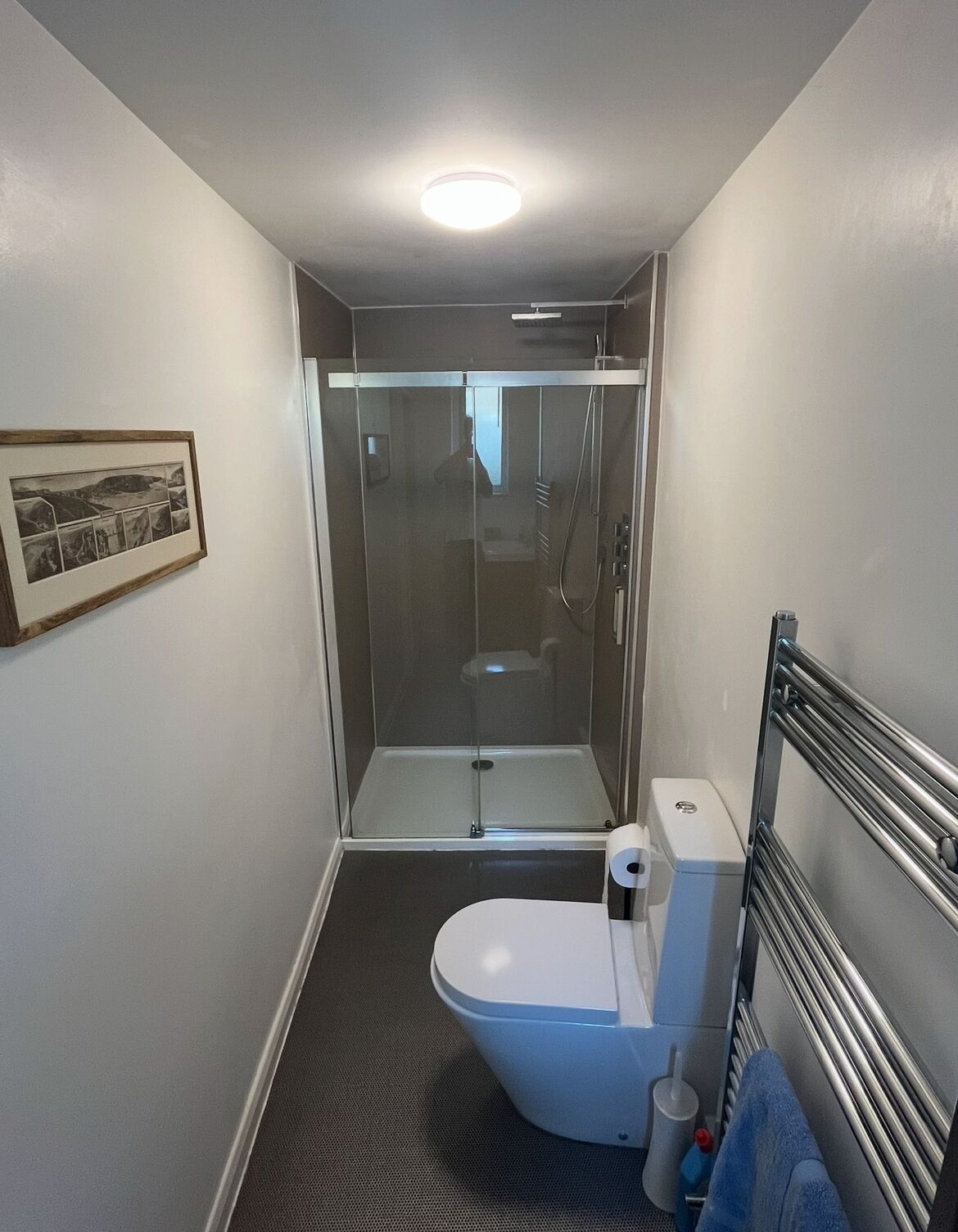 Badekar, hårføner, bidé og håndklær