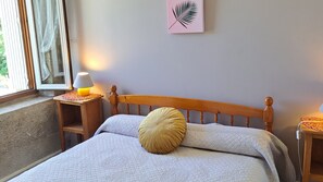 2 slaapkamers, een strijkplank/strijkijzer, reisbedje, gratis wifi