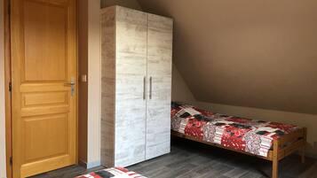 2 chambres, fer et planche à repasser, lit parapluie, Wi-Fi gratuit