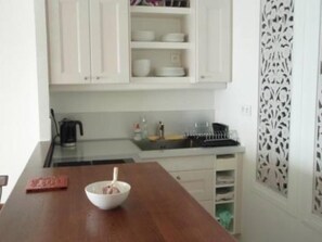 Fridge, microwave, stovetop, coffee/tea maker - Apartment/ flat - Bandol,  Sea front, A/C, private parking place (Bandol)