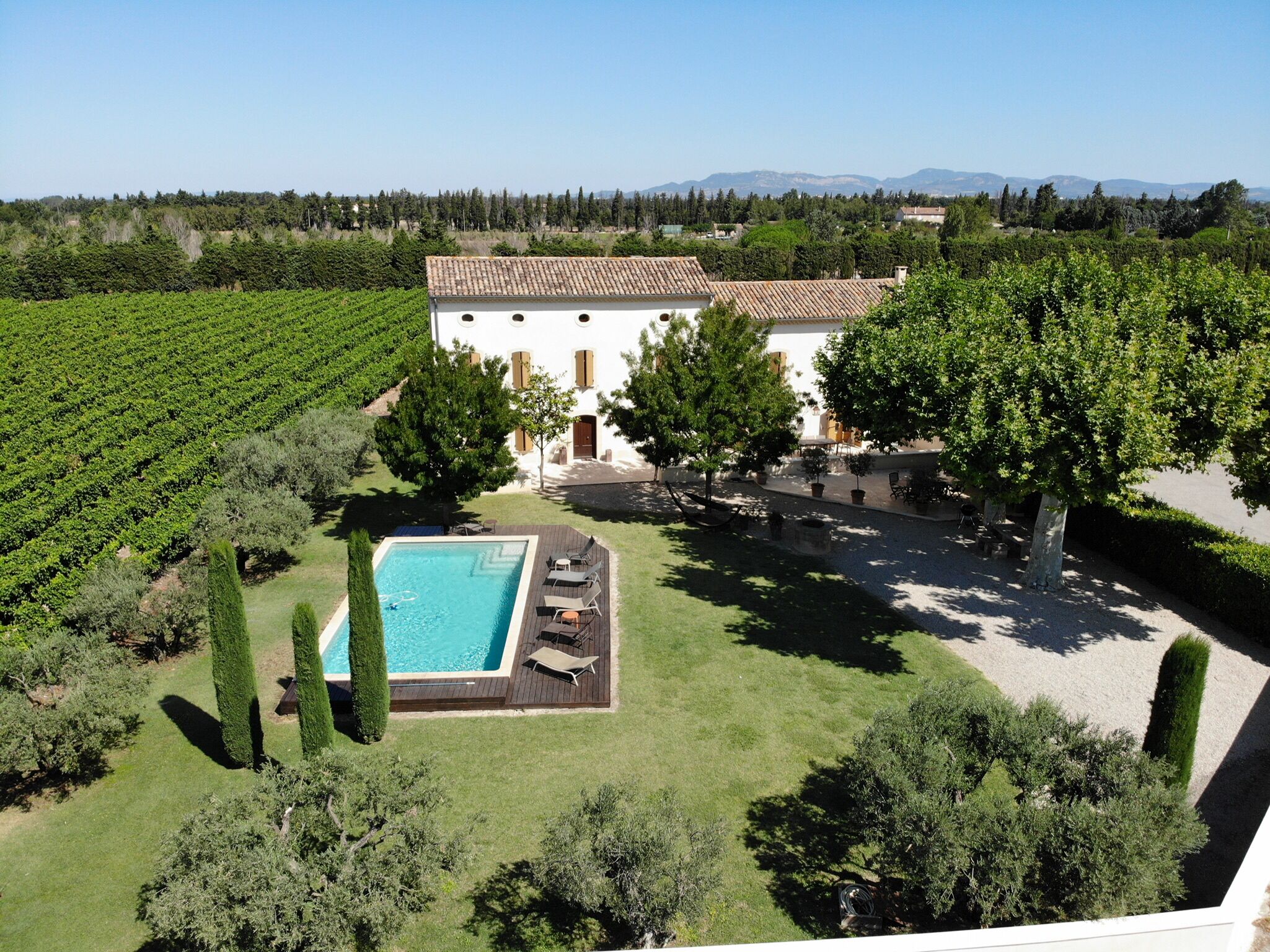 vue aerienne de la propriete et de la maison