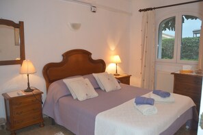 2 chambres, fer et planche à repasser, accès Internet, draps fournis