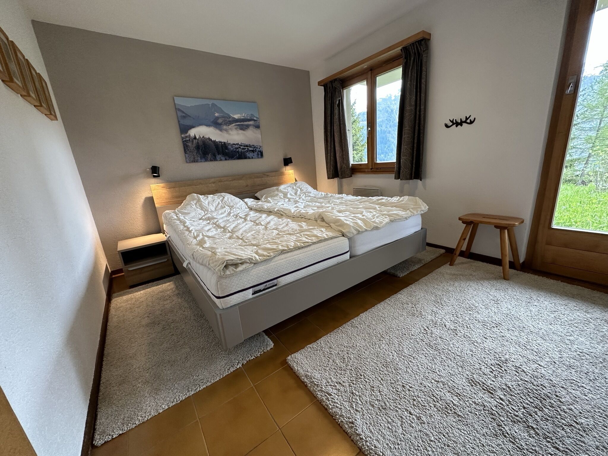 4 bedrooms, travel cot, free WiFi, bed sheets