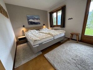 4 dormitorios, cuna de viaje, wifi gratis y ropa de cama