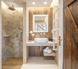 Shower, hair dryer, towels, soap - Dafni Villa, a Blissful Retreat with 40m² Pool (Rethymno)