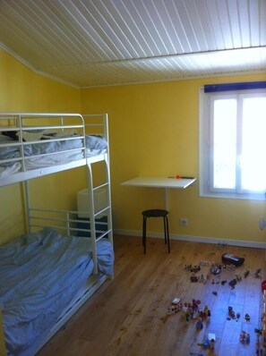 2 chambres, fer et planche à repasser, lit parapluie, Wi-Fi gratuit