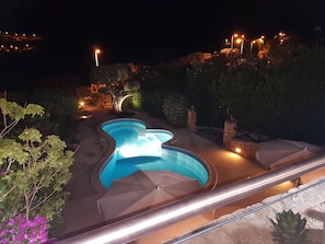 Outdoor pool, sun loungers