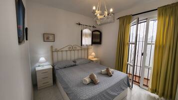 2 chambres, fer et planche à repasser, Wi-Fi gratuit, draps fournis
