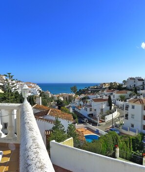 Property grounds - Sleeps 5 | Azahara 9 | CG R1000 (Nerja)