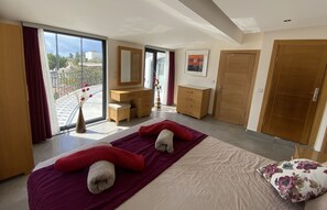 4 habitaciones, tabla de planchar con plancha, cuna de viaje y wifi 