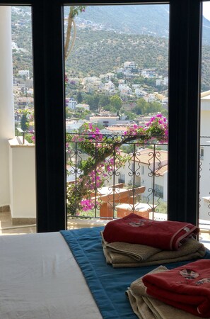 4 عدّة غرف نوم ومكواة/لوح كي وسرير سفر وواي فاي