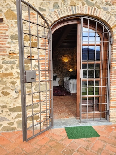 Wonderful farmhouse on the hills of Camaiore
LAST MINUTE DISCOUNT 10%