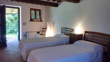 7 Schlafzimmer, Bügeleisen/Bügelbrett, Reisekinderbett, WLAN