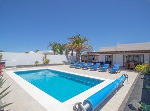 Piscina all'aperto, una piscina riscaldata