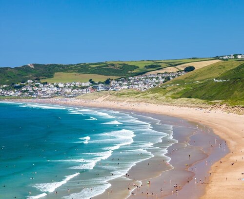 Appledore cottage with parking near waterfront