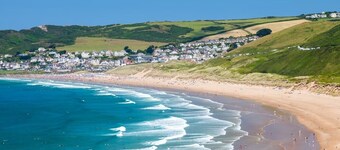 デヴォン、アップルドアの中心部にある期間3ベッドルームコテージ