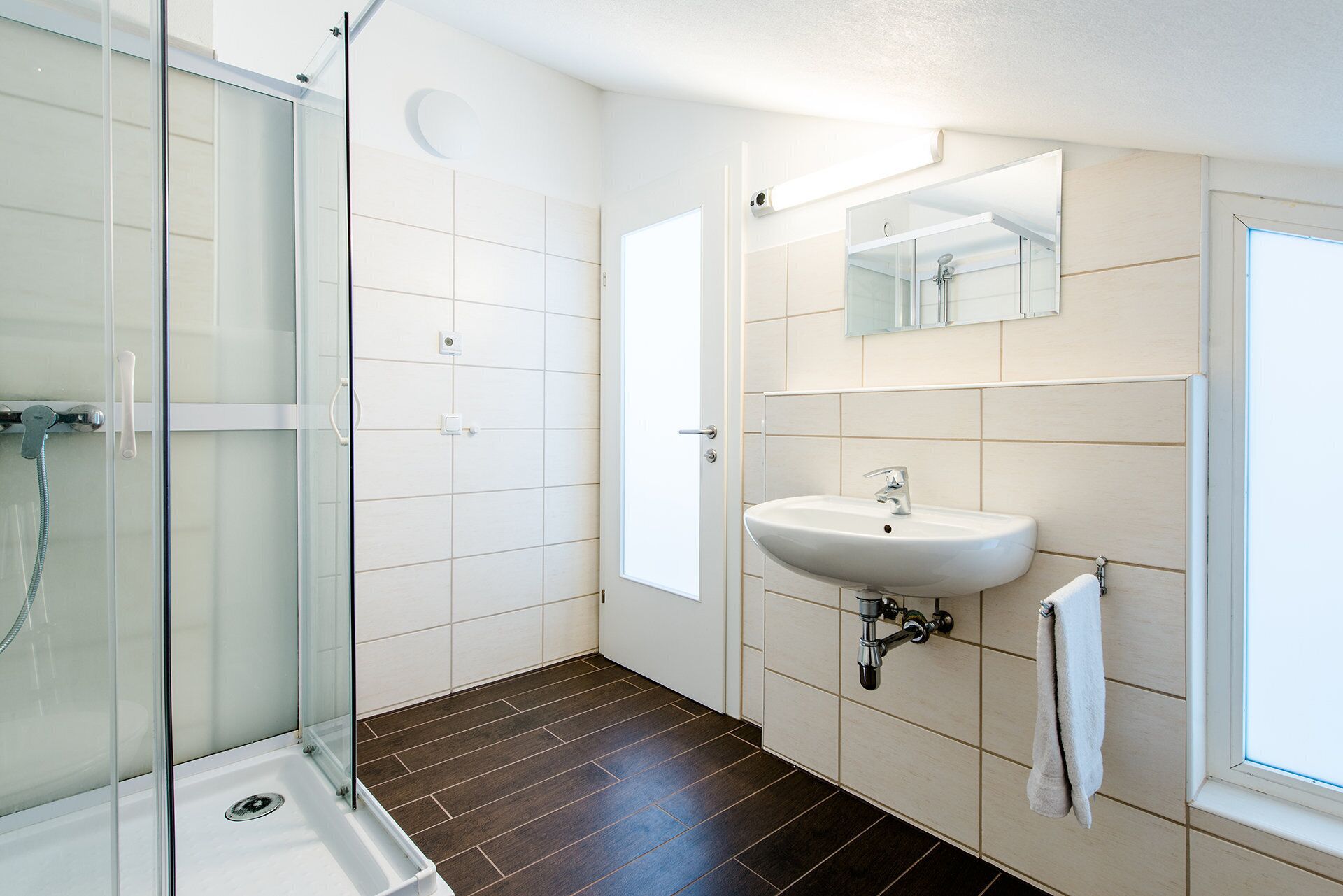 Badewanne, Haartrockner, Handtücher, Seife