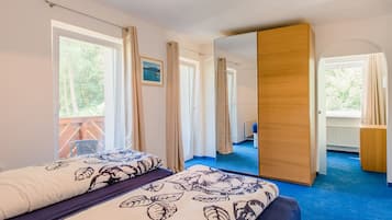 4 bedrooms, in-room safe, iron/ironing board, WiFi