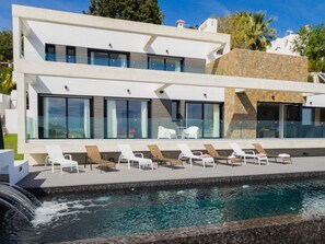 Pool - Luxury villa with heated pool and sea views (Salobreña)