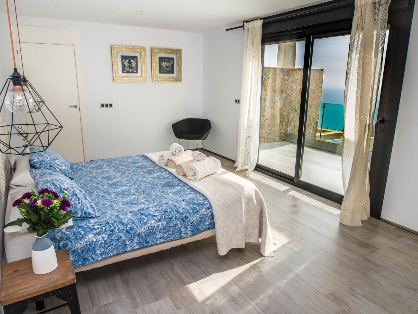 5 dormitorios, tabla de planchar con plancha, Internet y ropa de cama