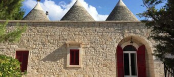 Maravilhosamente Renovado Trullo Villa com Piscina de Água Salgada
