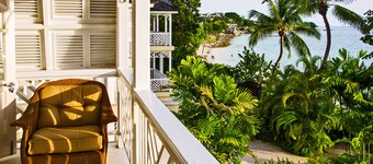 Bedøvelse Beach House med direkte adgang til den smukke Paynes Bay strand.