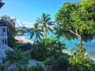 Stunning House with direct beach access 