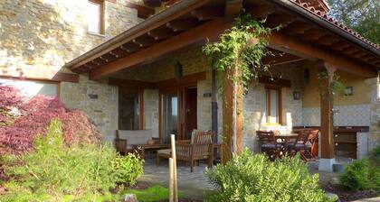 Casa La Marina. Berbes. Finca 3000 m2, parking, overlooking the sea / mountain, golf 500 m