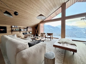 Smart-TV, Kamin, DVD-Player, Tischtennisplatte