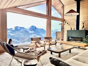 Smart-TV, Kamin, DVD-Player, Tischtennisplatte