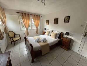 4 bedrooms, iron/ironing board, travel crib, free WiFi