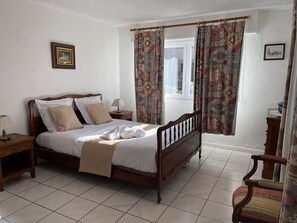 4 bedrooms, iron/ironing board, travel crib, free WiFi - Colmar petit jardin de la semm 6 to 10 persons, closed private parking, Air cond. (Colmar)