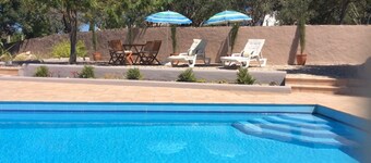 Casa de campo de 2 dormitorios con aire acondicionado y piscina privada grande