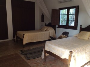 2 soverom, strykejern/-brett, reiseseng for barn og wi-fi (inkludert)