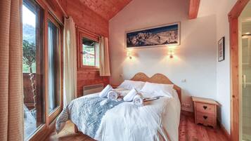 3 bedrooms, iron/ironing board, free WiFi