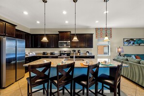 ثلاجة، ميكروويف، فرن، موقد ط هي مسطح