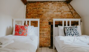 7 habitaciones, cuna de viaje, internet y ropa de cama 