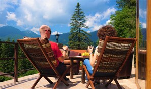 Outdoor dining - Large mountain holiday villa with magnificent views, Brasov (Brasov)