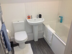 Hair dryer, towels - Beautiful apartment, sea view from the balcony, vaulted ceilings,  well equipped (Mundesley)