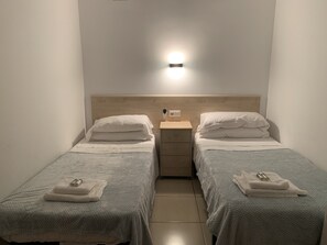 2 chambres, fer et planche à repasser, Wi-Fi gratuit, draps fournis