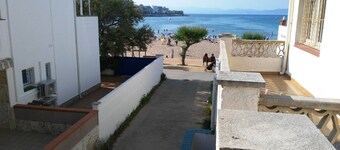 APARTMENT IN BEACH EDGE WITH SEA VIEW