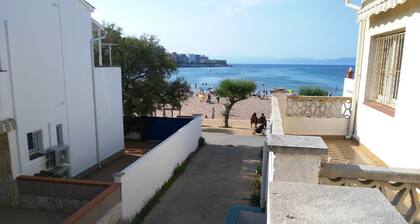 APARTMENT IN BEACH EDGE WITH SEA VIEW
