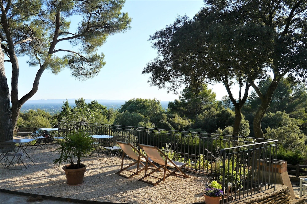 Villa 6 persons Pool and outdoor bar - overlooking the Alpilles