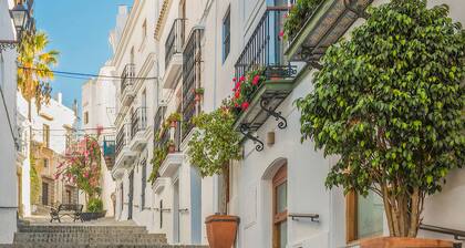 Beautiful Moorish Town House with Private Pool, Roof Terrace, 3 beds/2 bathrooms