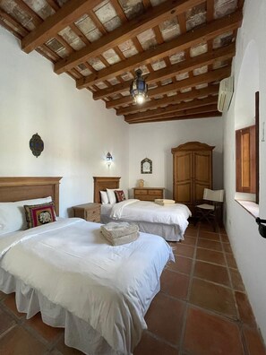 3 makuuhuonetta, silitysrauta/-lauta, ilmainen Wi-Fi, vuodevaatteet