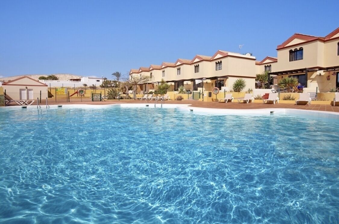 Nice apartment 700 meters from the beach with communal pool.